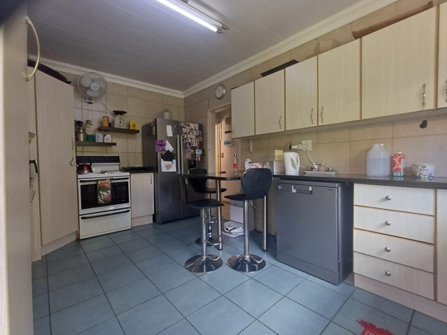 5 Bedroom Property for Sale in Wilkoppies North West